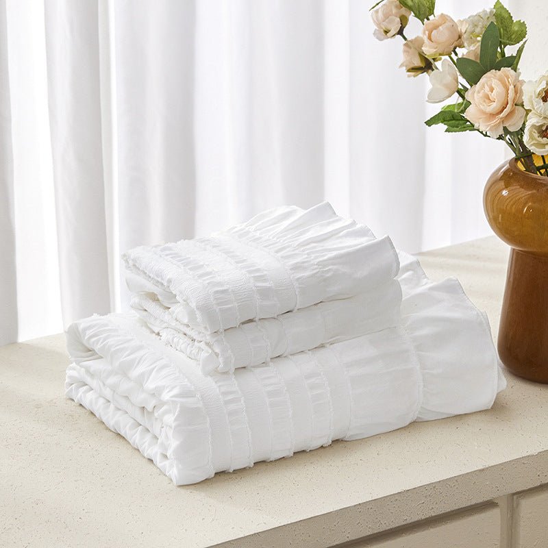 White Elegant Ruffle Seersucker Duvet Cover with 2PCS Pillow Shams - 3 - Piece Vertical Stripe Clipped Floral Textured Bedding (King Size 264 x 229 CM) - SportZone.co.nz